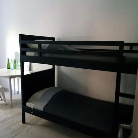 Jolie Maison De Avec Jardin Arbore *