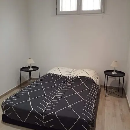 Holiday home Jolie Maison De Avec Jardin Arbore