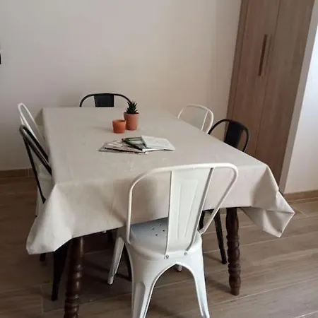Holiday home Jolie Maison De Avec Jardin Arbore La Seyne-sur-Mer