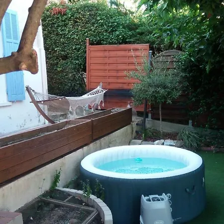 Jolie Maison De Avec Jardin Arbore Hébergement de vacances La Seyne-sur-Mer